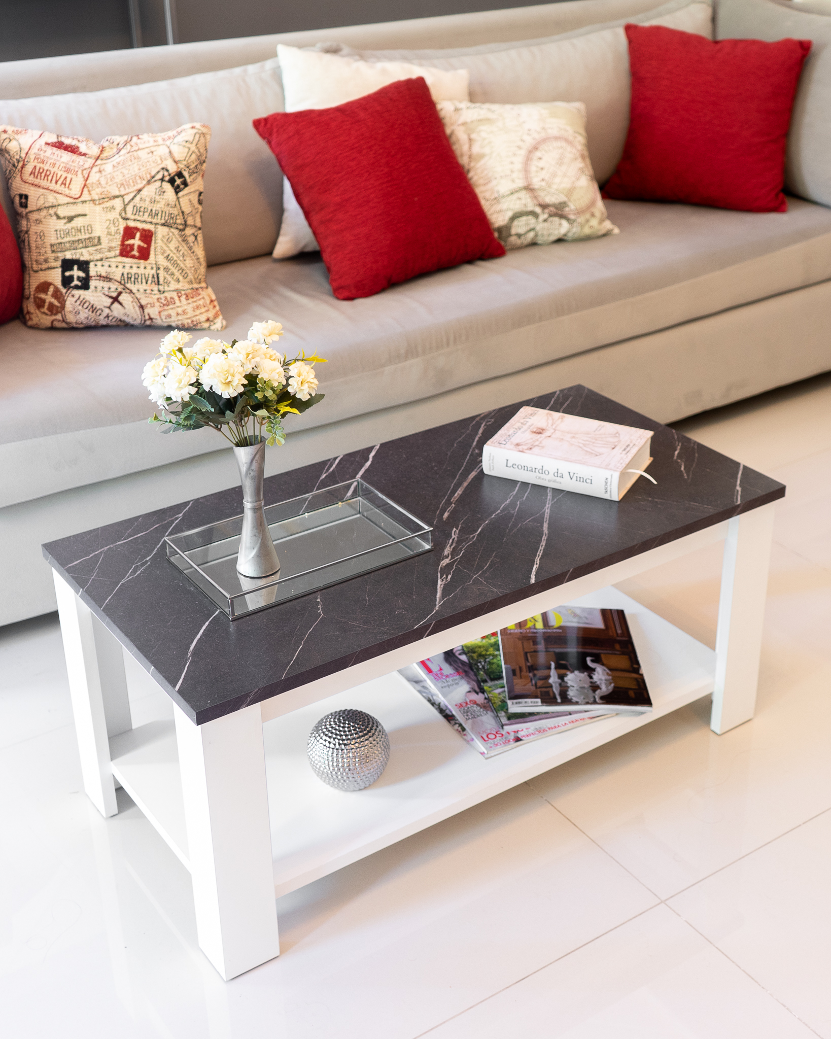 Mesa Ratona Moderna Minimalista: Línea Negro Marquina - Egger